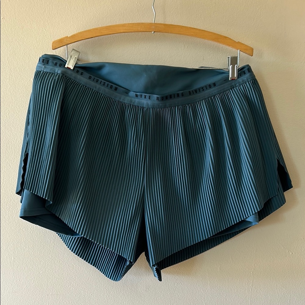 Nike Women's Teal Pleated Shorts